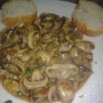 Champinones al ajillo (Garlic mushrooms)