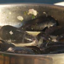 Mussels in Beer, Cream and Garlic Sauce