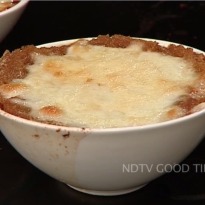 French Onion Soup with Mozzarella Cheese