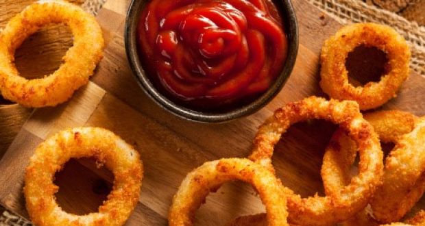 Onion Rings with Coconut Chutney