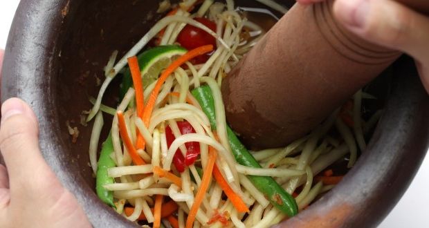 Som Tum Chae or Raw Papaya Salad