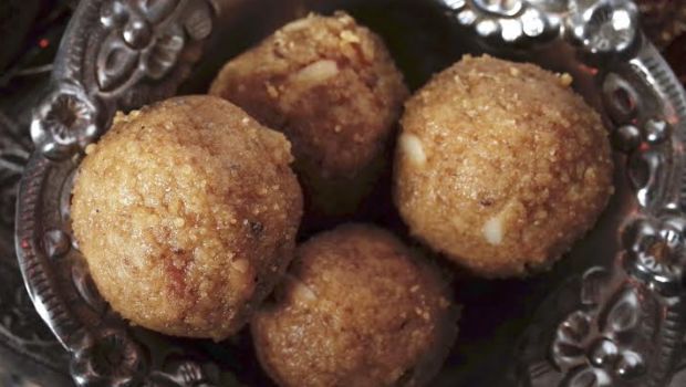 Sonth aur Methi ka Ladoo (Laddu)