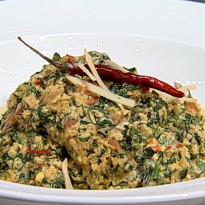 Soya Bean Aur Bathuey Ka Saag with Poori