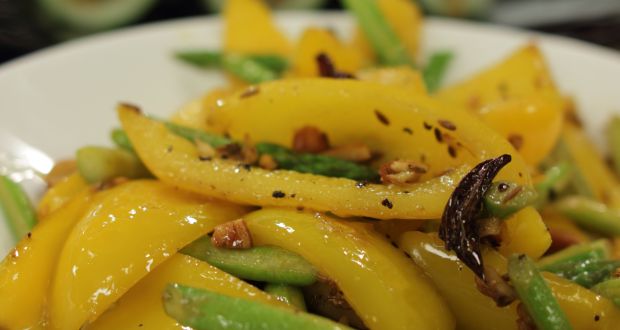 Yellow Pepper and Asparagus Stir Fry