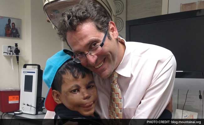 Dallan Jennet (L), a 14-year-old boy from the Marshall Islands, is the first patient in the US to undergo this procedure.
