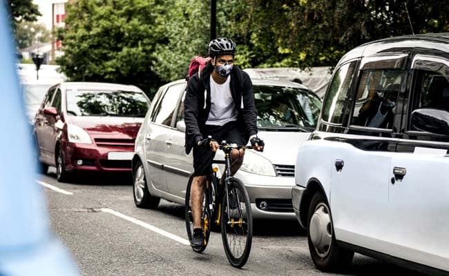 Air pollution levels, it's important to note, vary widely across cities of the world. The global city average for PM2.5 is 22 micrograms per cubic meter for urban areas. (Representational Image)