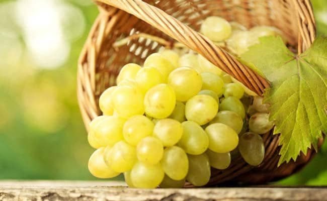 The findings showed that polyphenols present in grapes can help reduce the percentage of body fat.