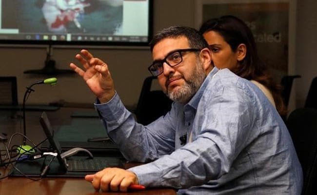 Beirut-based doctor Ghassan Abu Sitta at the American University of Beirut Medical Center in Lebanon uses Proximie technology to guide Hafez Abu Khousa, a surgeon in Gaza, in performing an operation. (Reuters file photo)