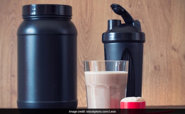 Women who drink protein shakes may retain more muscle and lose more fat.