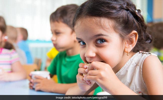 How To Raise a Healthy Child: Ensure a healthy diet for your child and enroll him in physical activities