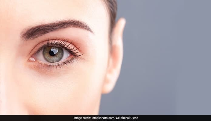 Here are some simple ways how you can manage dry eyes naturally.