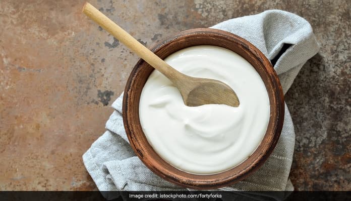 Vitamins and fatty acids in yogurt eliminate dandruff and itchiness thereby making your hair healthier