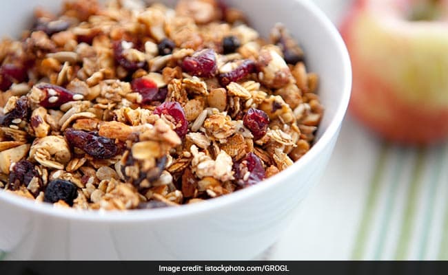 Prepare this homemade granola to beat hunger pangs in a healthy way
