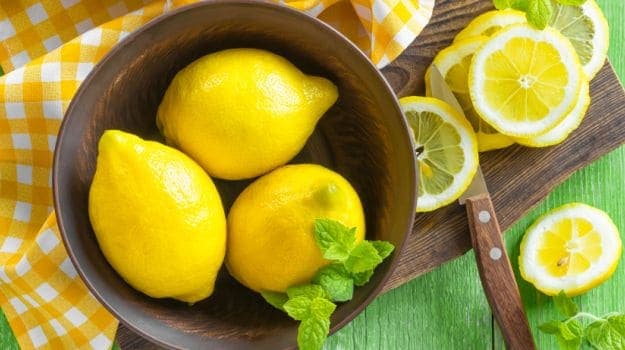 A 100-gram serving of lemons packs only 29 calories