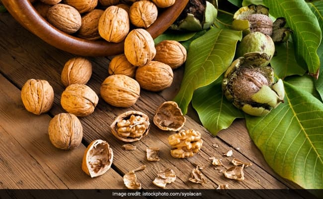 Walnuts can help in reducing the risk of heart disease