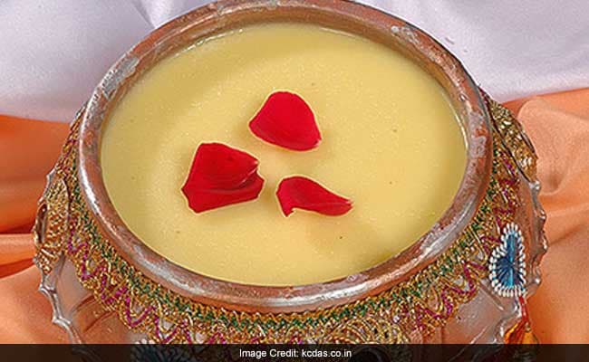 Mishti Doi is sweet yoghurt and one of the most famous Bengali sweets.