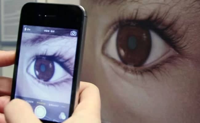Using your phone right before sleeping with the lights off may seem like a necessity but it may just cause temporary blindness. (Representational Photo)