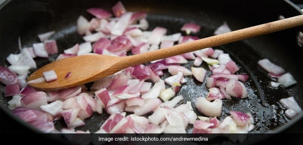 6 Foods To Reduce The Risk Of Catching Seasonal Allergies