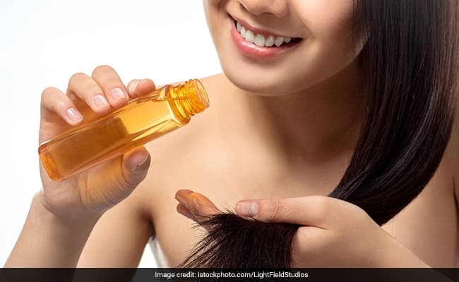Dandruff: Dry Scalp Due To The Cold Weather? Try These Home Remedies