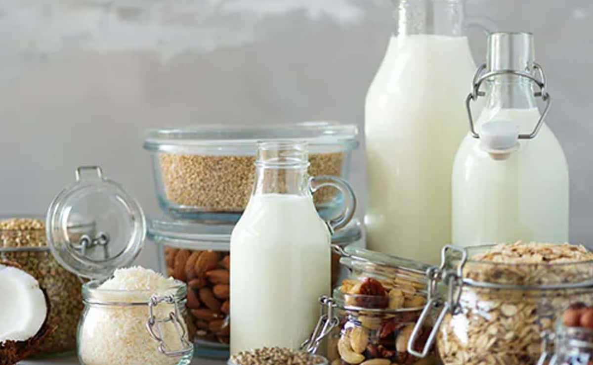 Signs & Reasons Why Your Kid May Be Allergic To Milk & Healthy Alternatives
