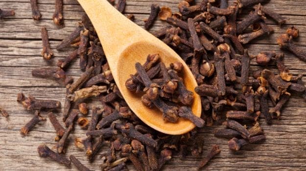 Clove water: Cloves are loaded with anti-bacterial properties