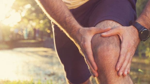 These stretching yoga poses can help reducing knee pain in people over 65 years of age