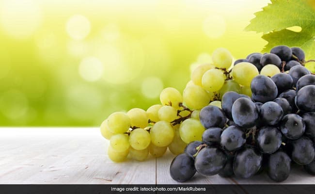 The antioxidants present in grapes can help protect the skin from oxidative stress