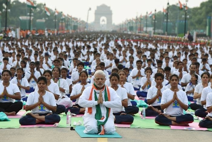 "Yoga is integrating the world. Come, become a Yogi", says Modi
