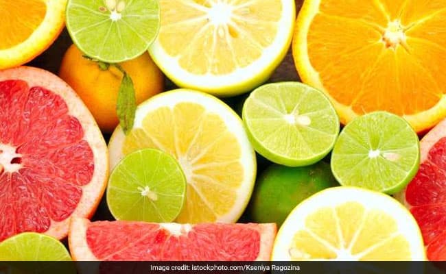 Foods rich in vitamin C help improve skin health and stop our skin from wrinkling