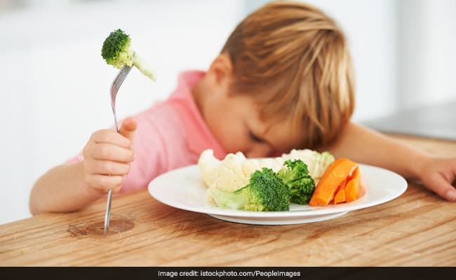 Force feeding your child can make him/her imbibe unhealthy eating habits