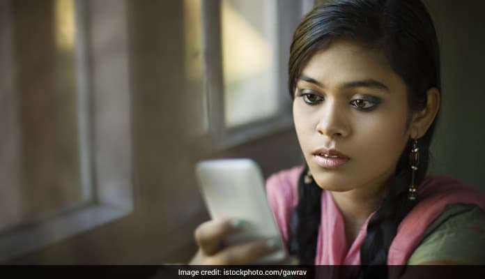 Smartphone apps can help manage and even cure depression, says study.