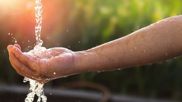 Drinking lots of water helps in weight loss