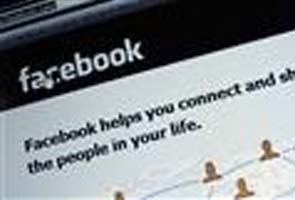 Chinese relish crack in Great Firewall, log on to Facebook