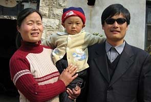 Chinese_blind_lawyer_Chen_family_295.jpg