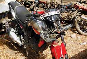 Mumbai_highway_accident_bike_295.jpg