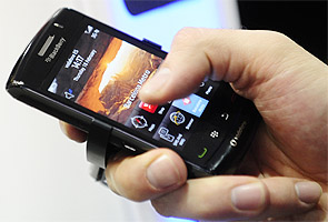 UAE to ban Blackberry services, Saudi Arabia may too