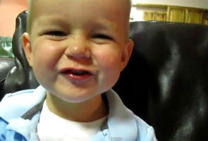 Techsavvy Toddler Loves His iPad