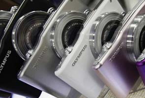 Why cameras continue to sell despite smartphone onslaught