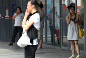 China has over 900 million mobile phone users