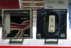 Chinese tech giants fight over 4G phones