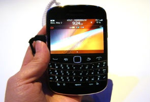 BlackBerry maker says service fully restored
