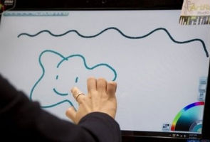 Artists switch from easels to touch-screens