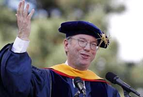 Google's Schmidt advises students to "take eyes off that screen"