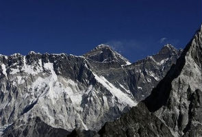 Twitter hits new high with Everest 