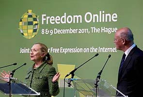 Hillary Clinton warns Internet firms against autocratic governments