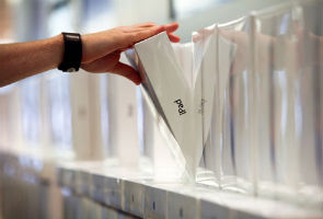 Chinese city seizes Apple iPads in name dispute