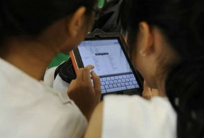 iPads replacing note pads as Asian schools go high-tech