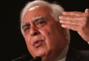 India Asks Google, Facebook to Screen User Content