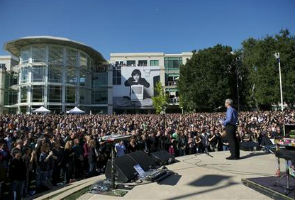 Apple posts video of Jobs memorial on Apple.com