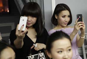 China iPhone sales surge, but can Apple protect its apps?